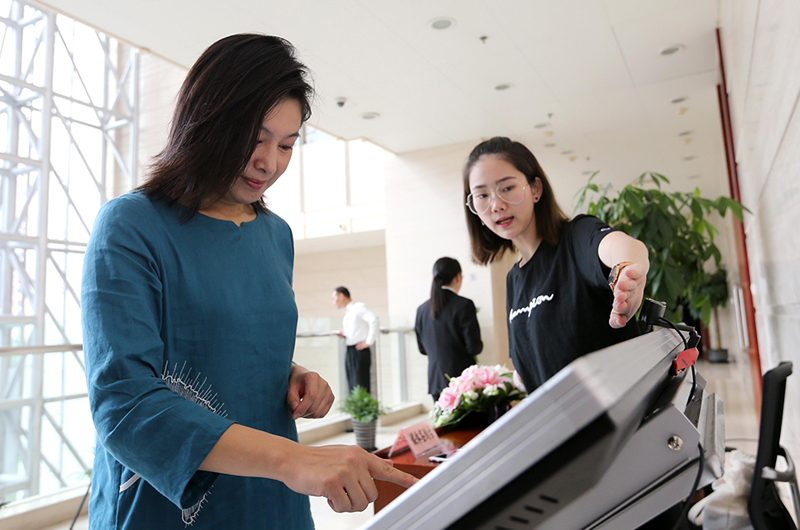 患者或代挂号人持身份证"刷脸"认证